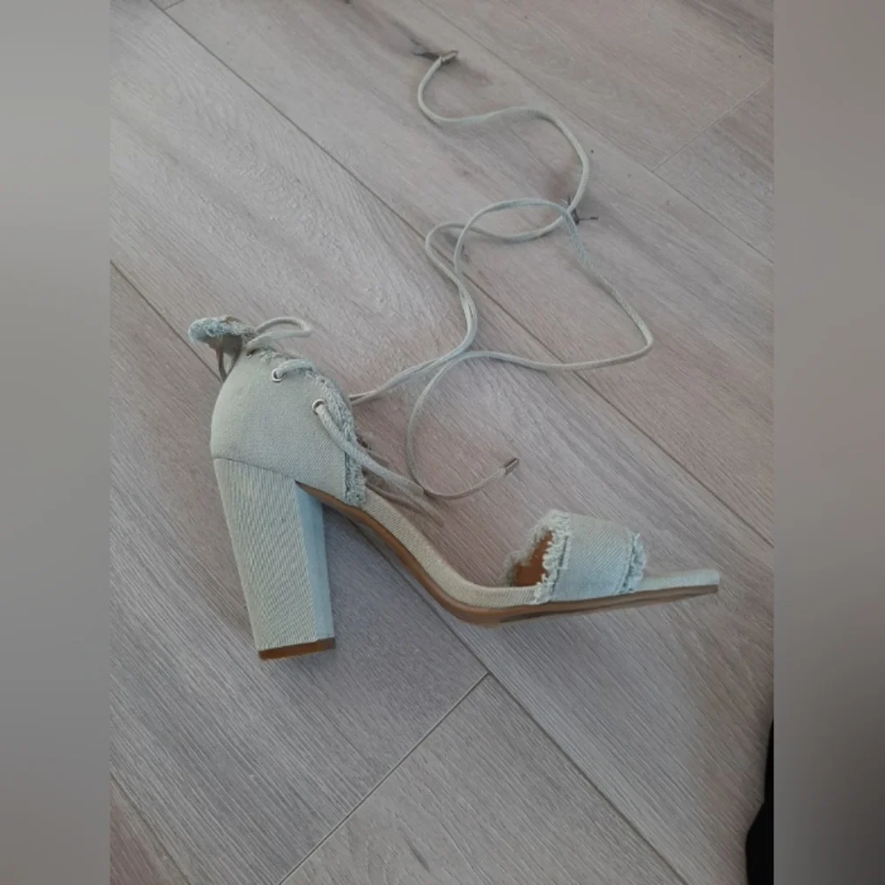 Sandals - Picture 3 of 4